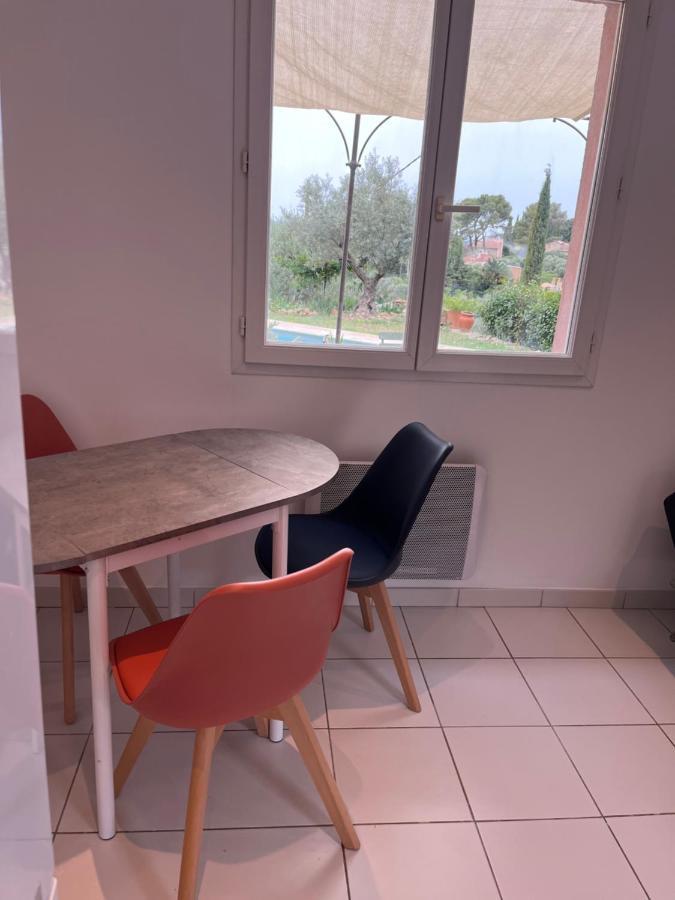 Hauteurs De Toulon : Charmant Studio Piscine Extérieur photo